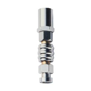 Bayonet connector with rubber hose connection